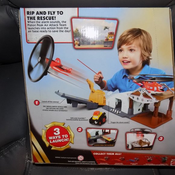Disney Planes Mattel Fire and Rescue Riplash Flyers Rip 'N' Rescue Headquarters - Picture 3 of 3